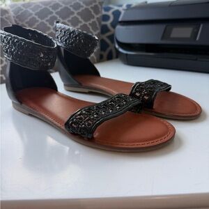 American Eagle Black Two Strap Sandals in Size 9.5